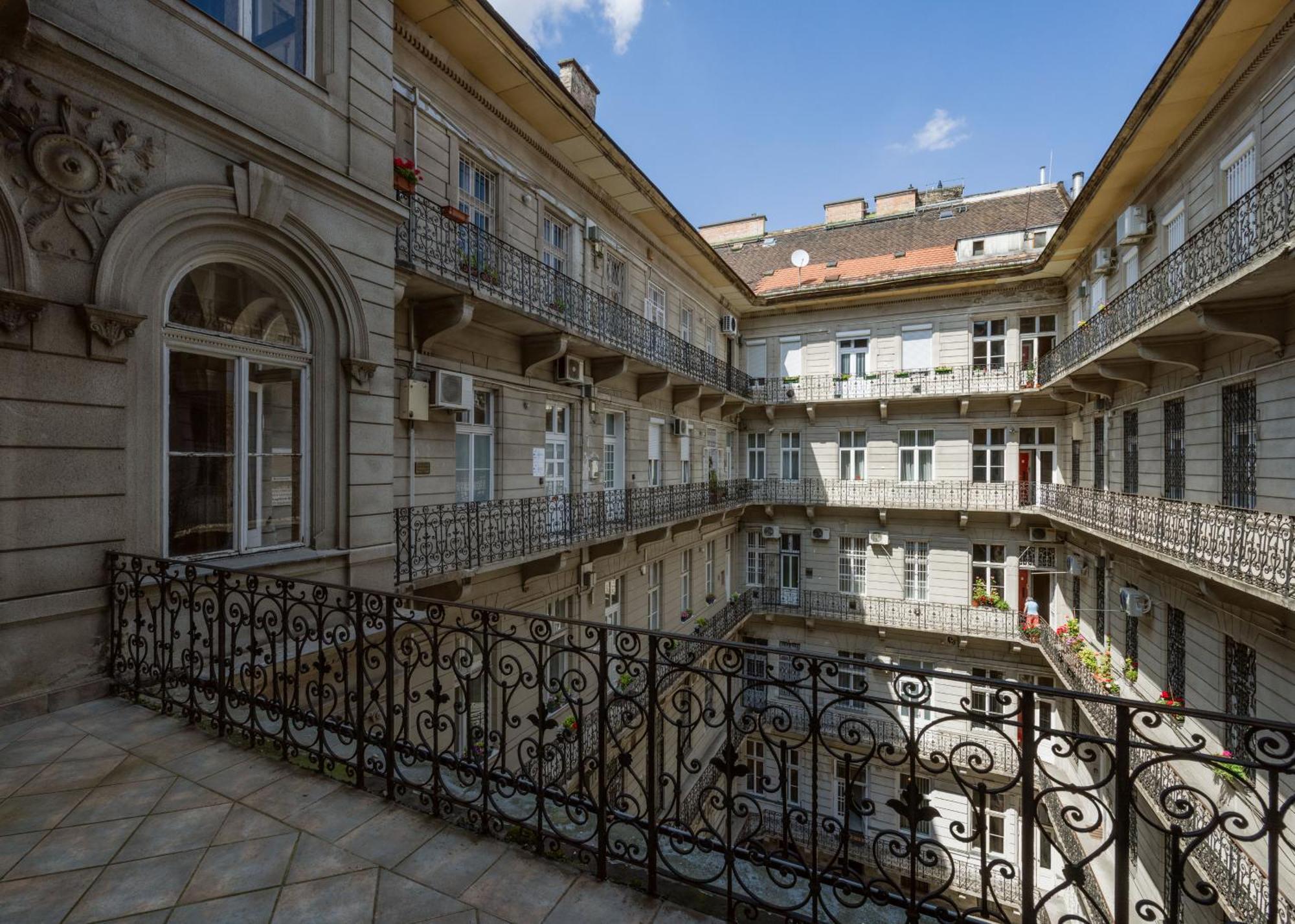 Discover Your Budapest Retreat-Walk To Parliament Exterior foto